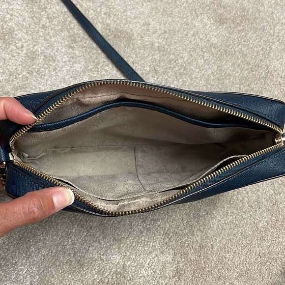 Michael Kors Jet Set Travel chain Crossbody bag - Picture 6 of 9